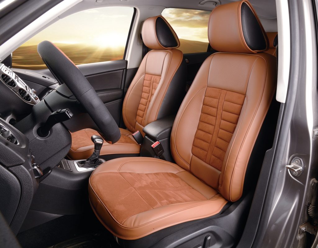 Material pairs in car interiors